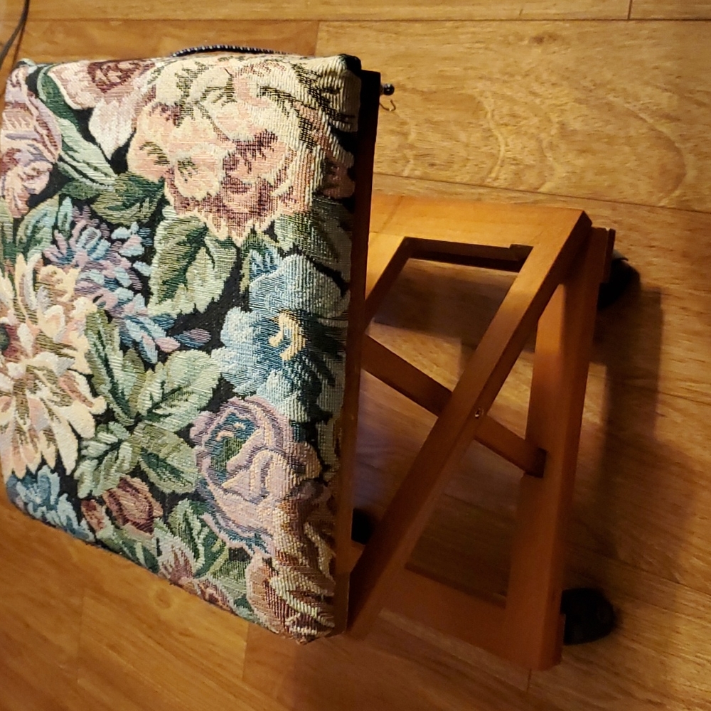 Adjustable rolling tapestry footrest ottoman